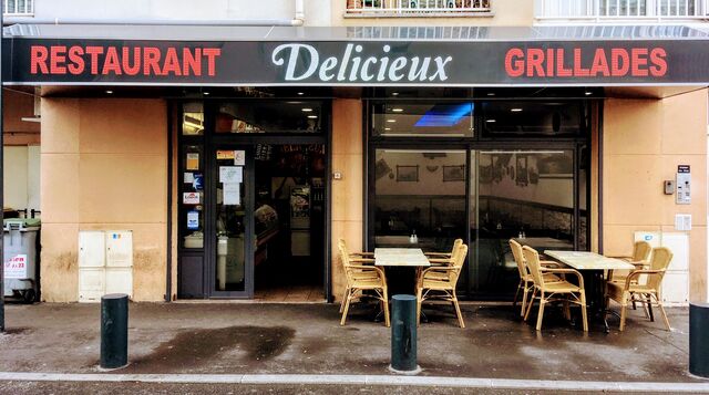Façade du restaurant délicieux à la gare de Pontault Combaut 
