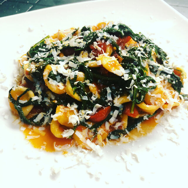 Orecchiette con pomodorino, rucola e cacioricotta 