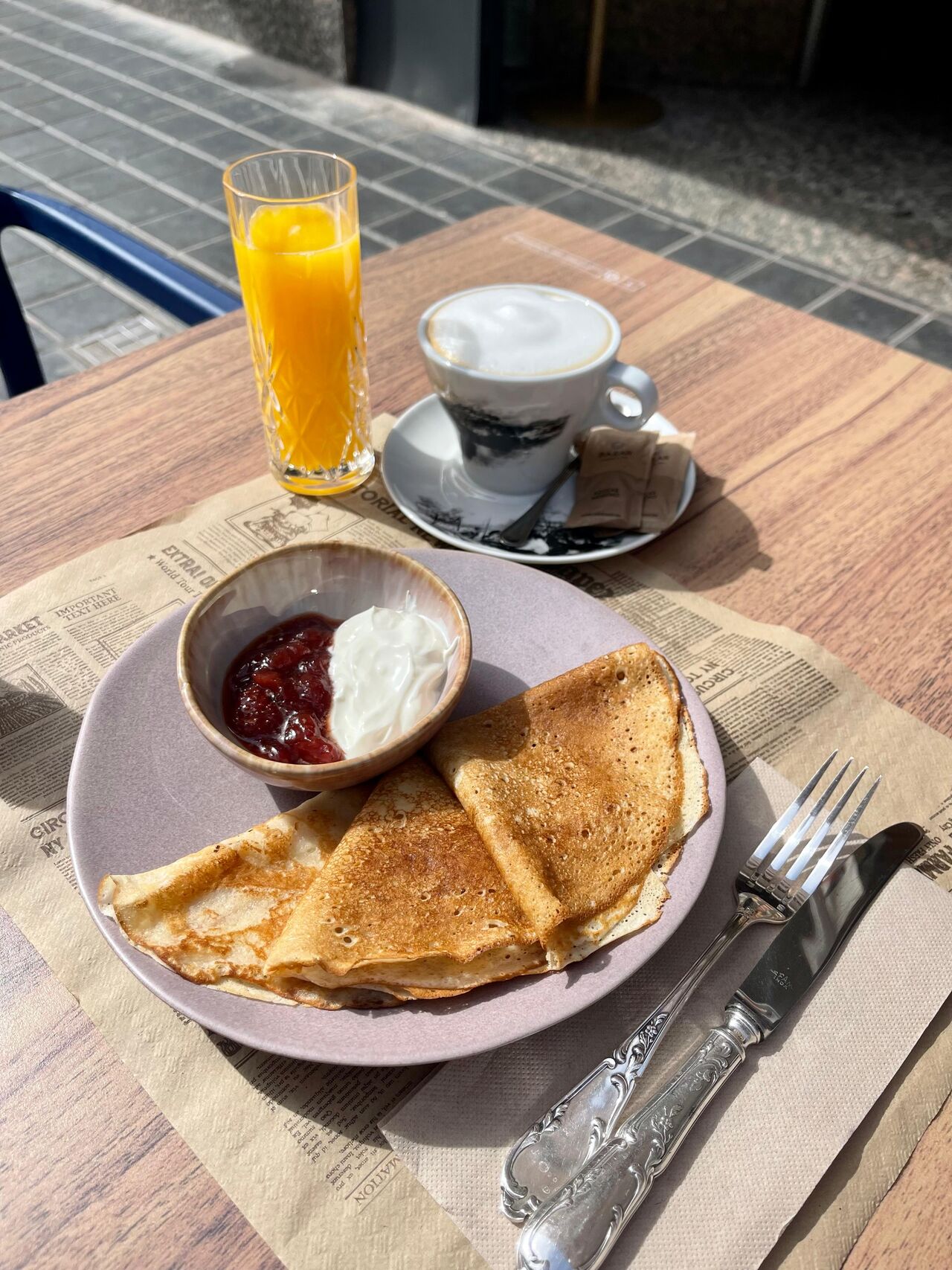 Crepes con marmelada y nata fresca 6.00€