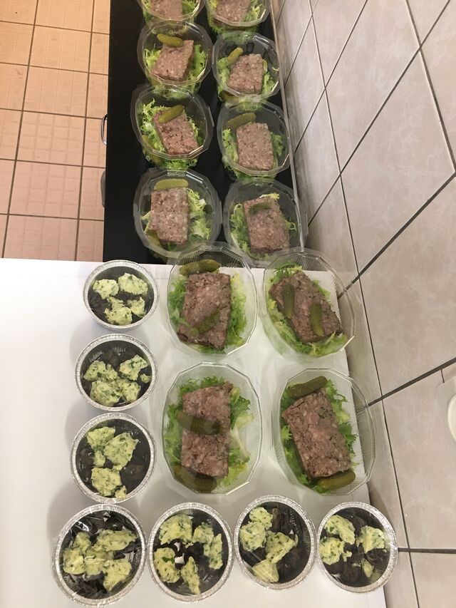 Une préparation d’un service à emporter 