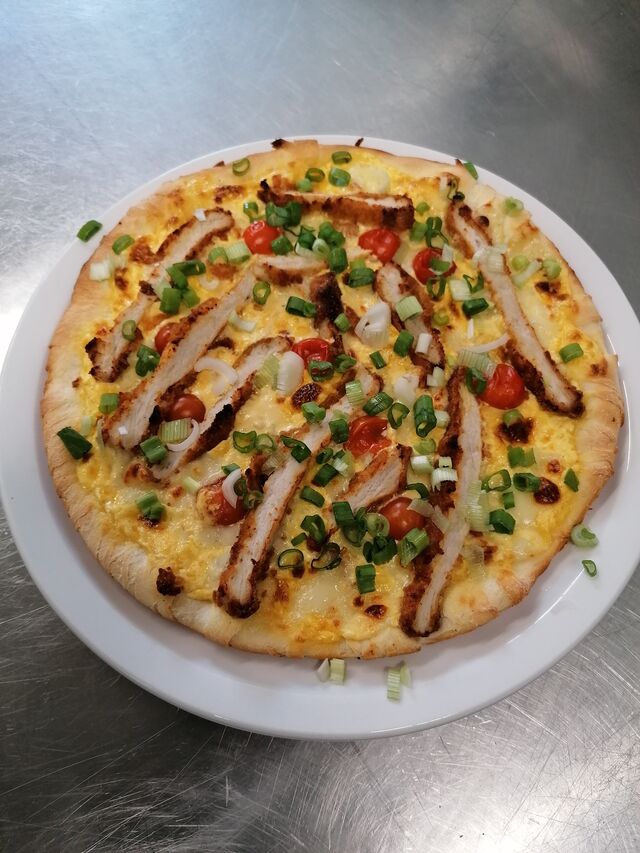 Schnitzel Pizza 