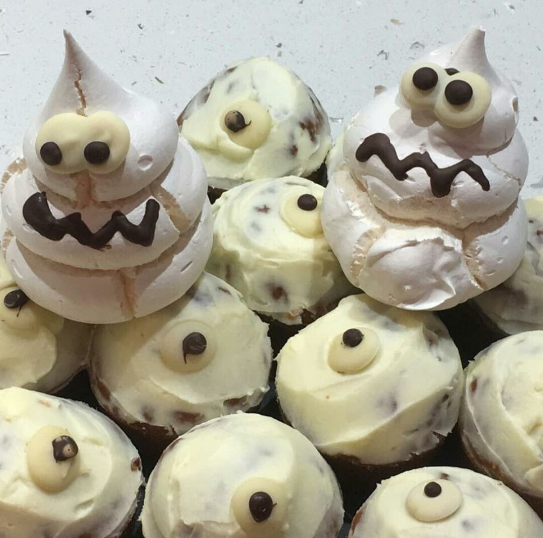 Meringue et cupcake carotte déguisé pour Halloween