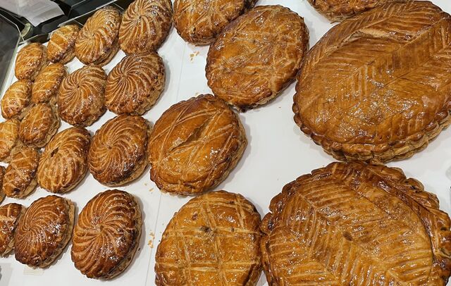 Galettes des rois à la frangipane.
Existe en 4 versions :
Individuelle
4 personnes
6 personnes
8 personnes