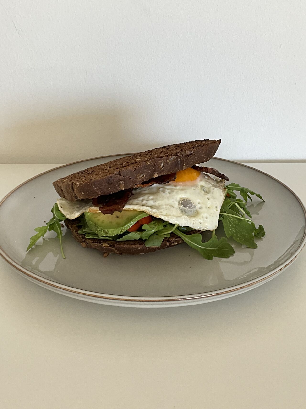 Sandwich con pan centeno