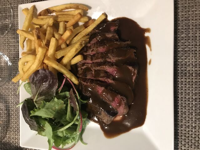 Faux filet frite maison salade verte