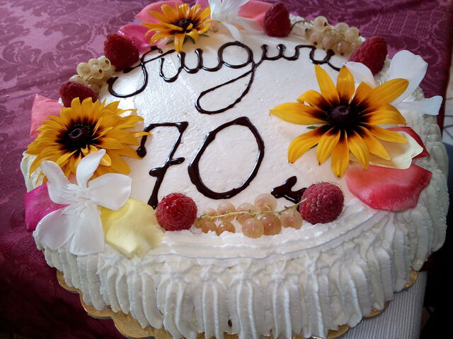 Torta di compleanno preparata dalla Gallina bionda