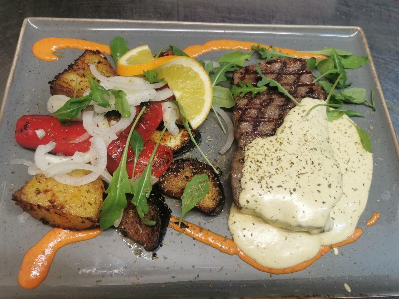 Rumpsteak mit Bearnaise und Gemüse