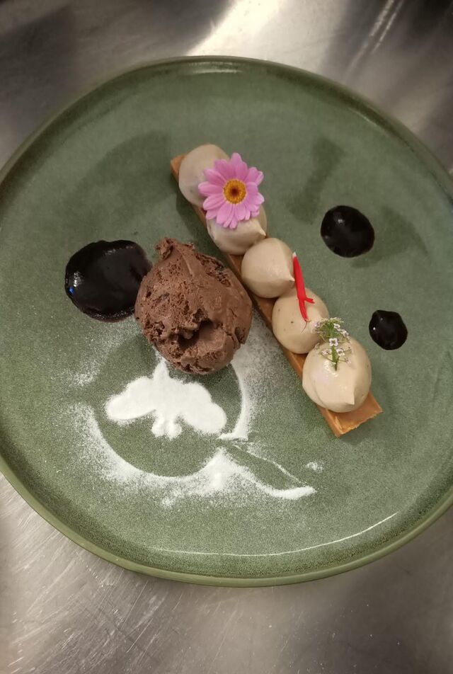 DOUCE FRANCE CHER PAYS.........