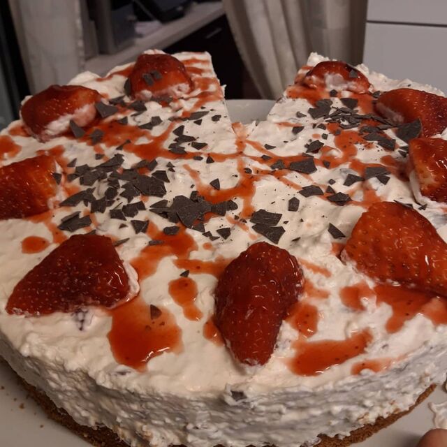 Erdbeercreme-Torte 