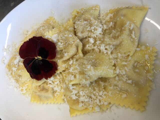 Tortelli di erbetta con burro e parmigiano 