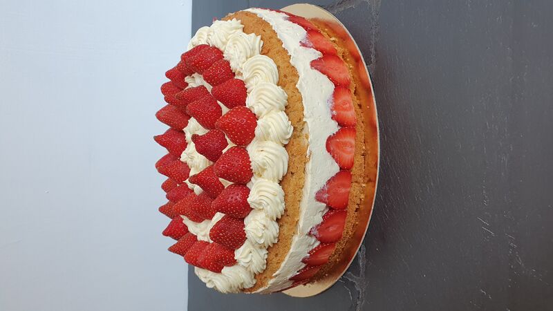 Fraisier, biscuit madeleine et yuzu 🍋