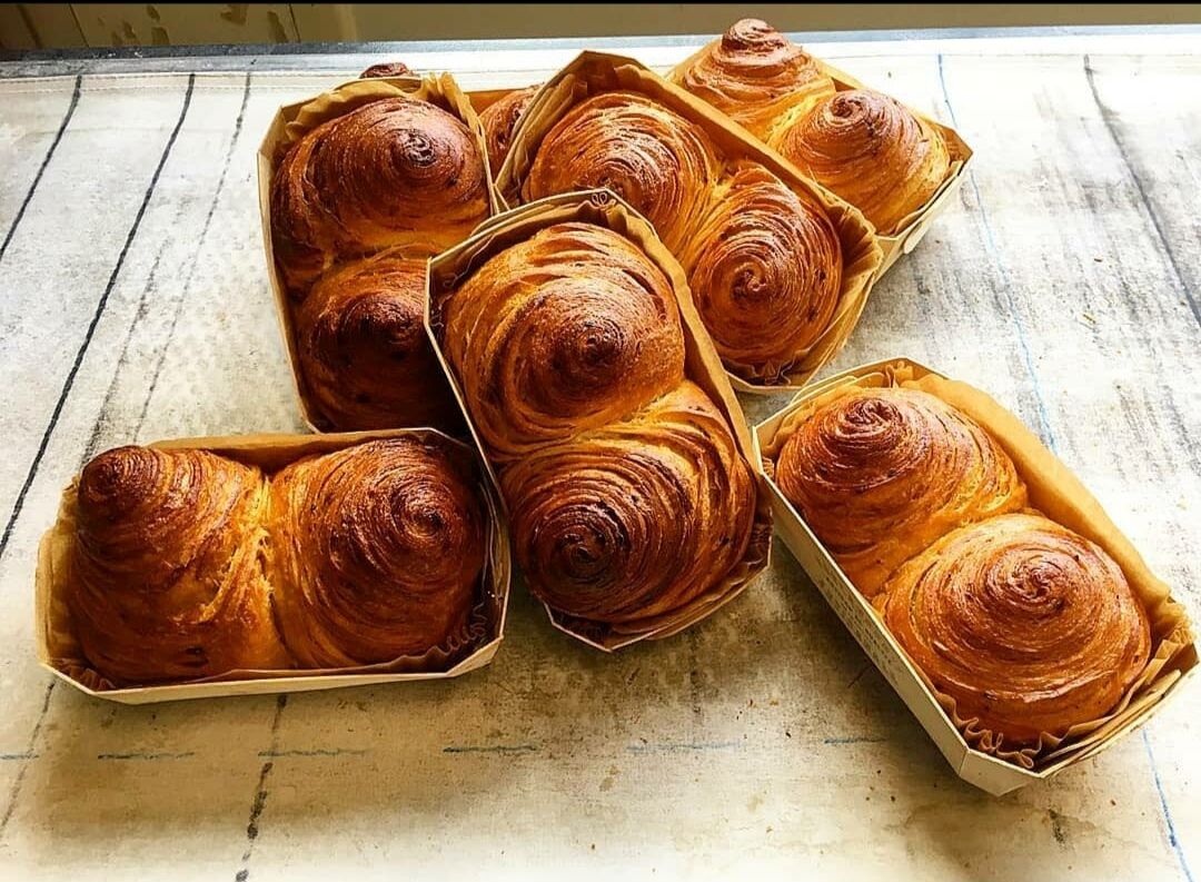 Campagnes feuilletés bleu et noix