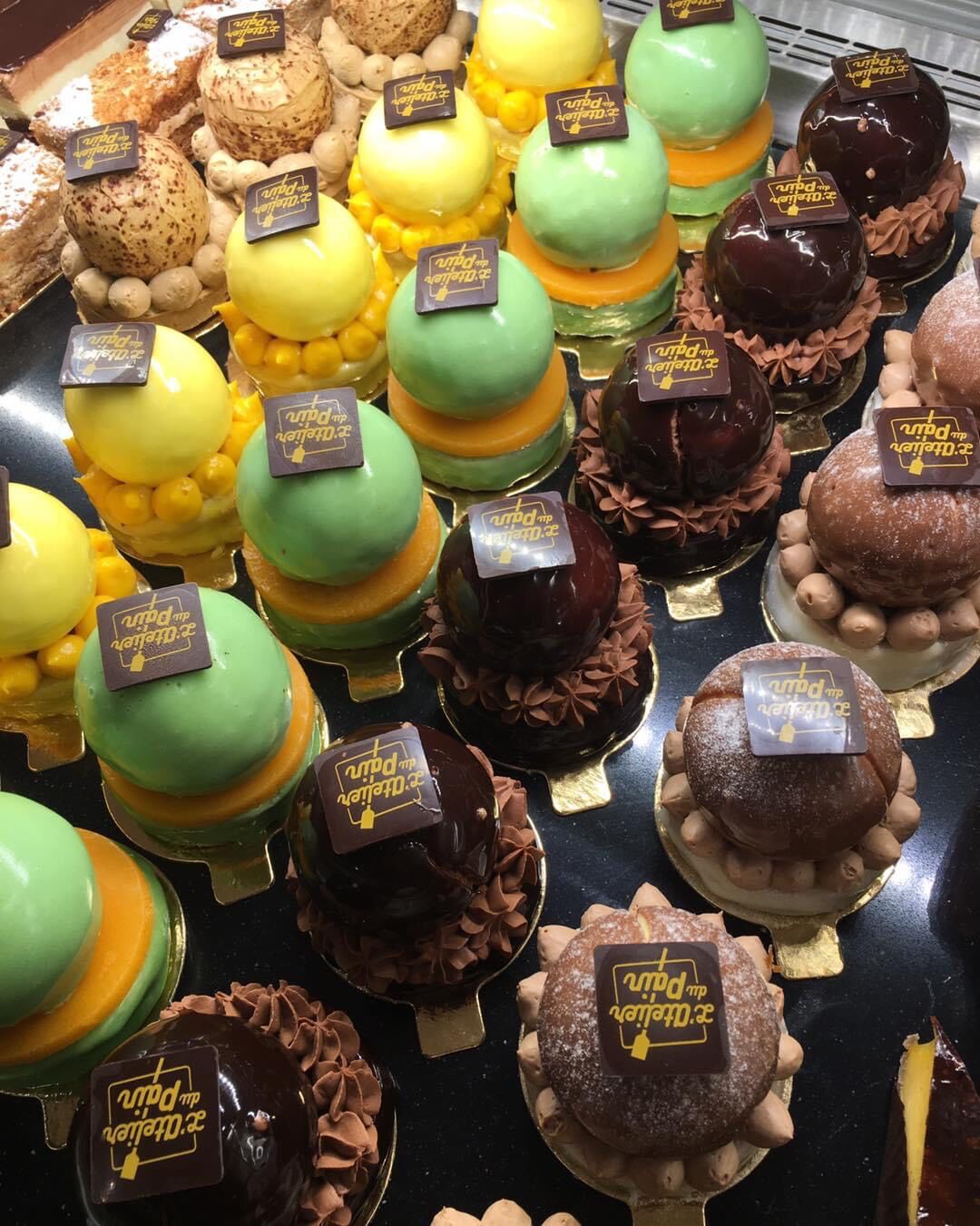 BOULE DE NOEL, PATISSERIE INDIVIDUELLE POUR LES FETES DE FIN D'ANNEE