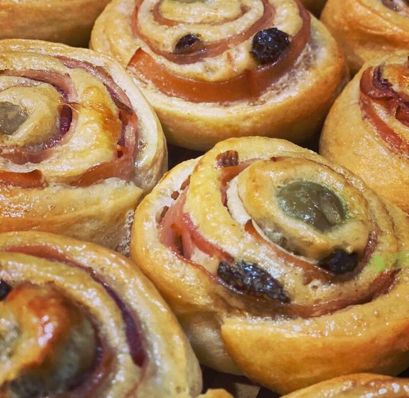 Roles de pan de jamón 