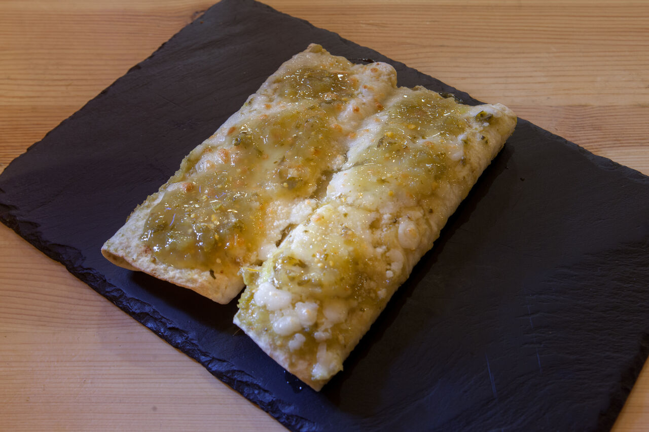 ENCHILADA VERDE
POLLO TOMATE VERDE, CHILE QUESO GRATINADO