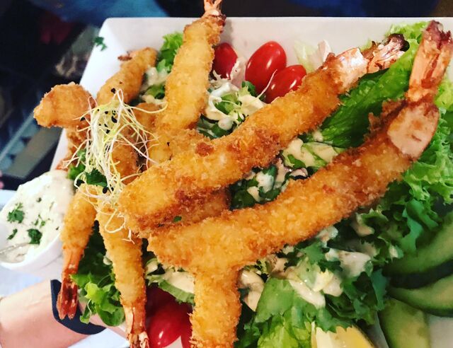 Salade de scampis frits..
