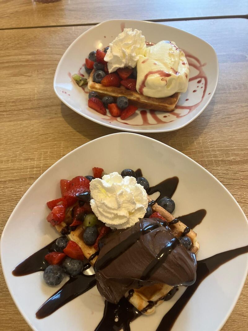 Ovocná se zmrzlinou (špachtle nebo točená)