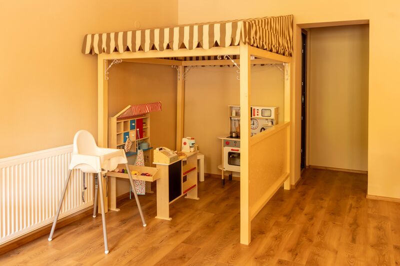 LOC DE JOACA PENTRU COPII