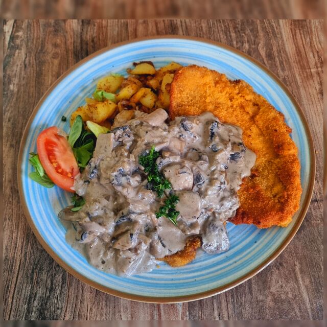 Champignonrahmschnitzel mit Bratkartoffeln 