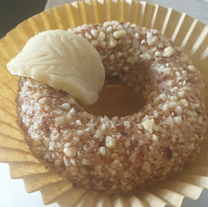 Bracelet aux amandes ou aux noix trempé dans du miel 