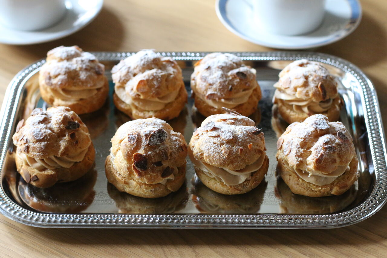 Les choux -taille individuelle moyenne ,plus grand qu’un petit four mais plus petit qu’un choux /dessert
Creme paris brest 