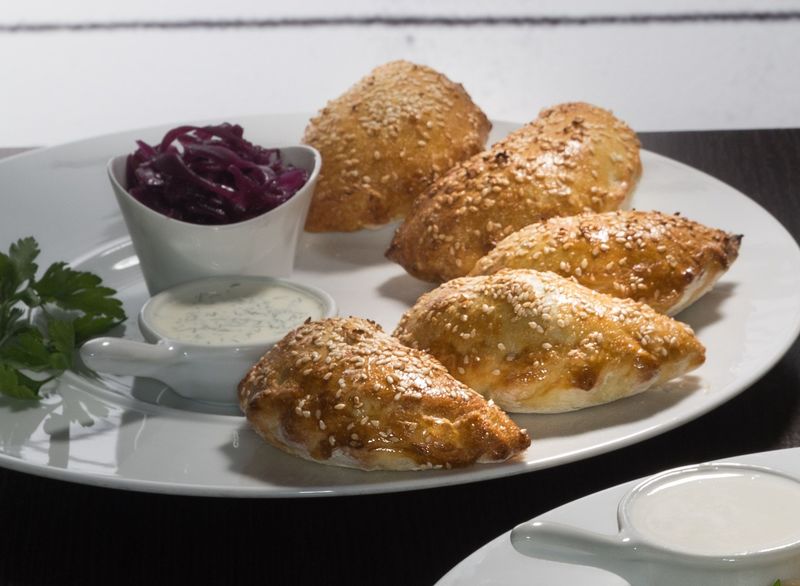 Pierogi pieczone EMPANADOS, z 5 rodzajami farszu, kurczak, wieprzowina, kozi ser, płucka,kaczka