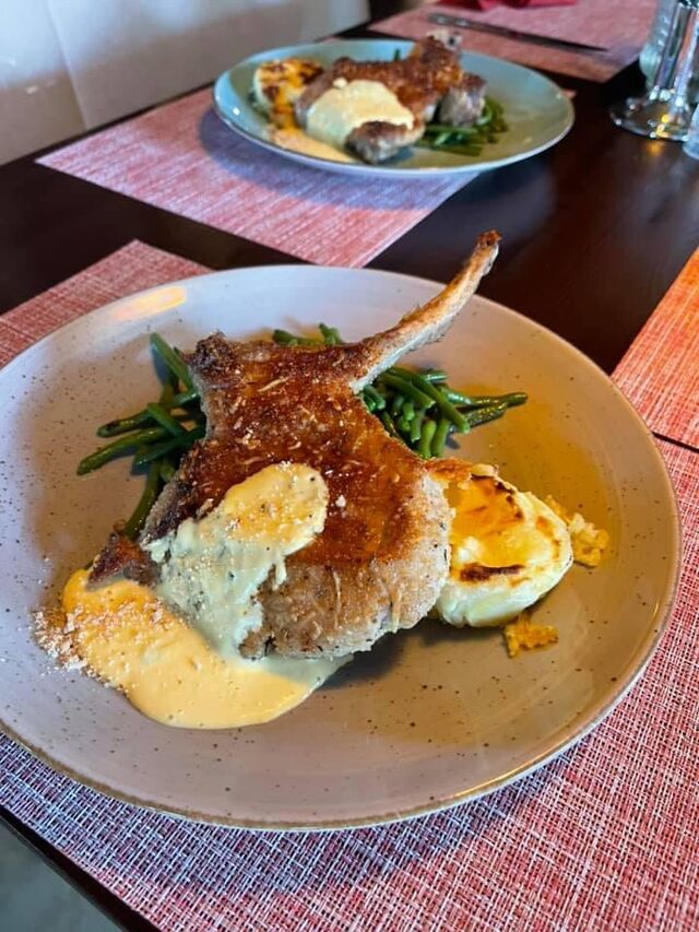 Iberico-Schwein Karre „Waldklause“ mit hausgemachte Kartoffelgratin und grüne Bohnen 