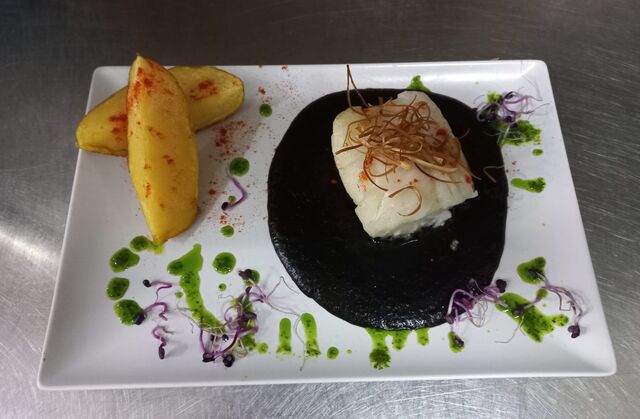BACALAO CONFITADO SOBRE CREMA DE CHIPIRON