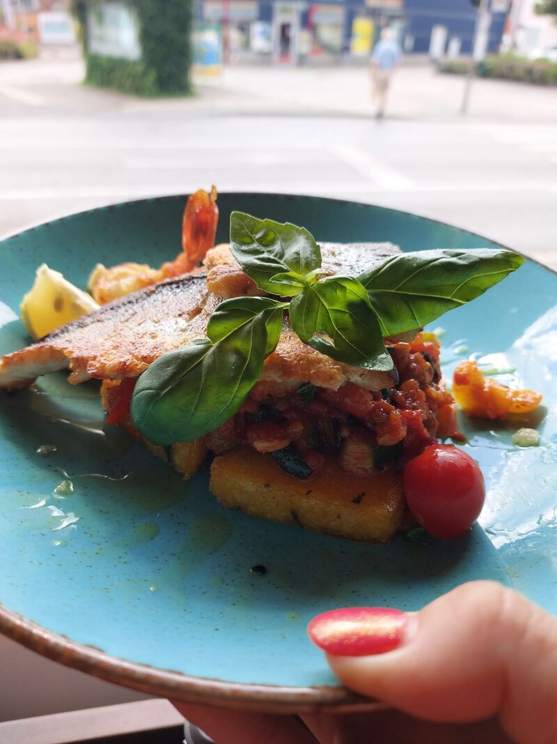 Branzino e gamberi con verdure 