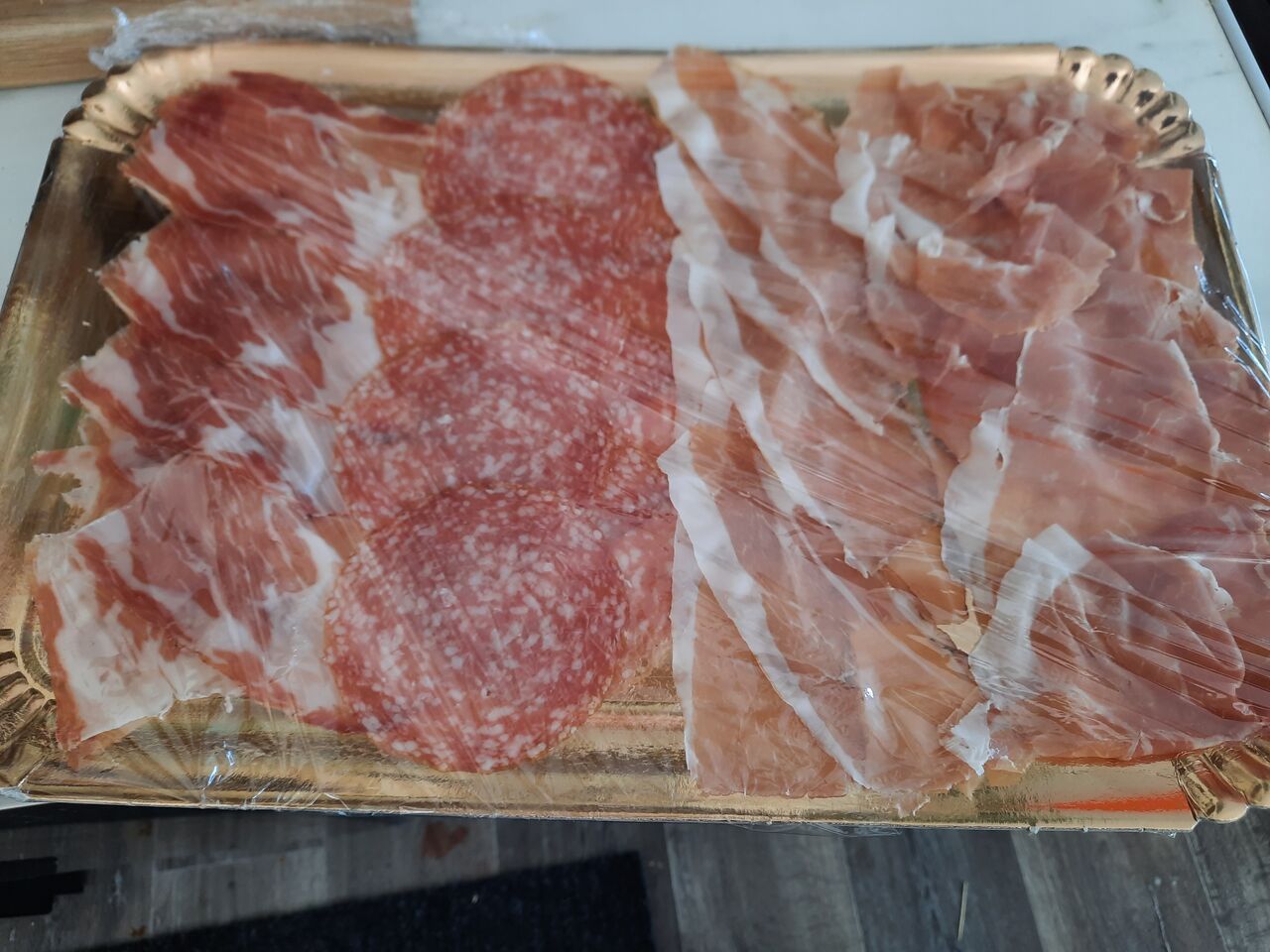 Assiette de charcuteries italiens à importer...Prosciutto San Danièle, Coppa di Parma, Salame Milano et Speck 