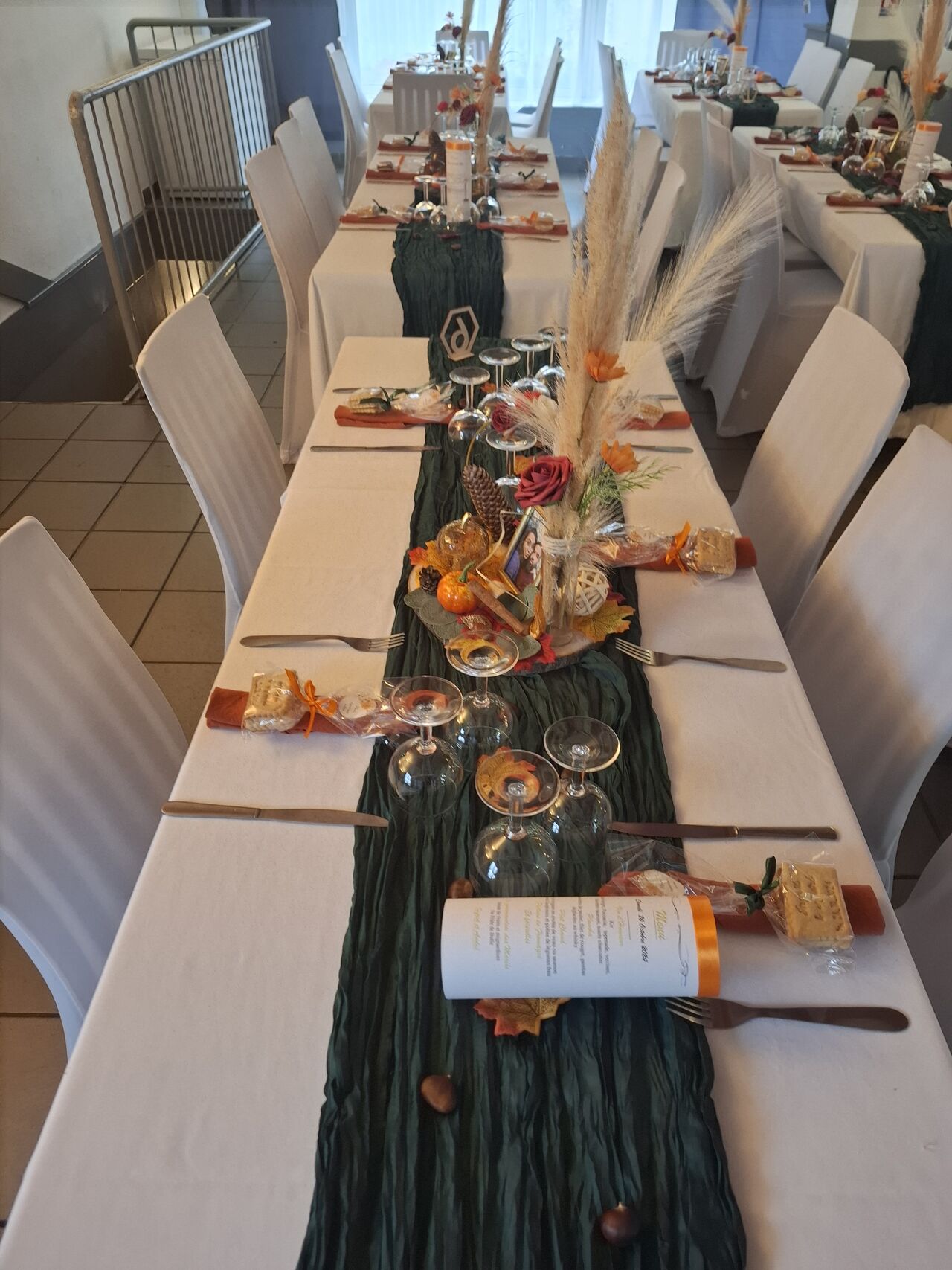 SALLE HAUT CONTENANCE ASSISE 40 PERSONNES DEBOUT 80 