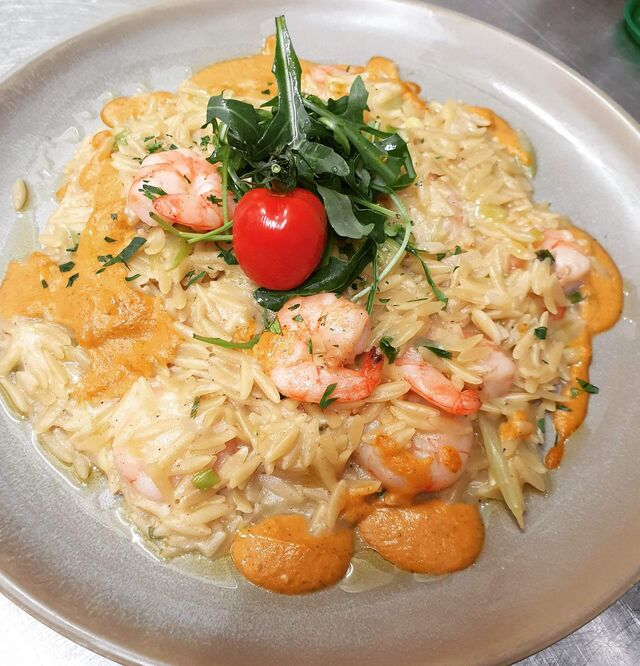 Kritharoto mit Garnelen in Tomaten Estragon soße