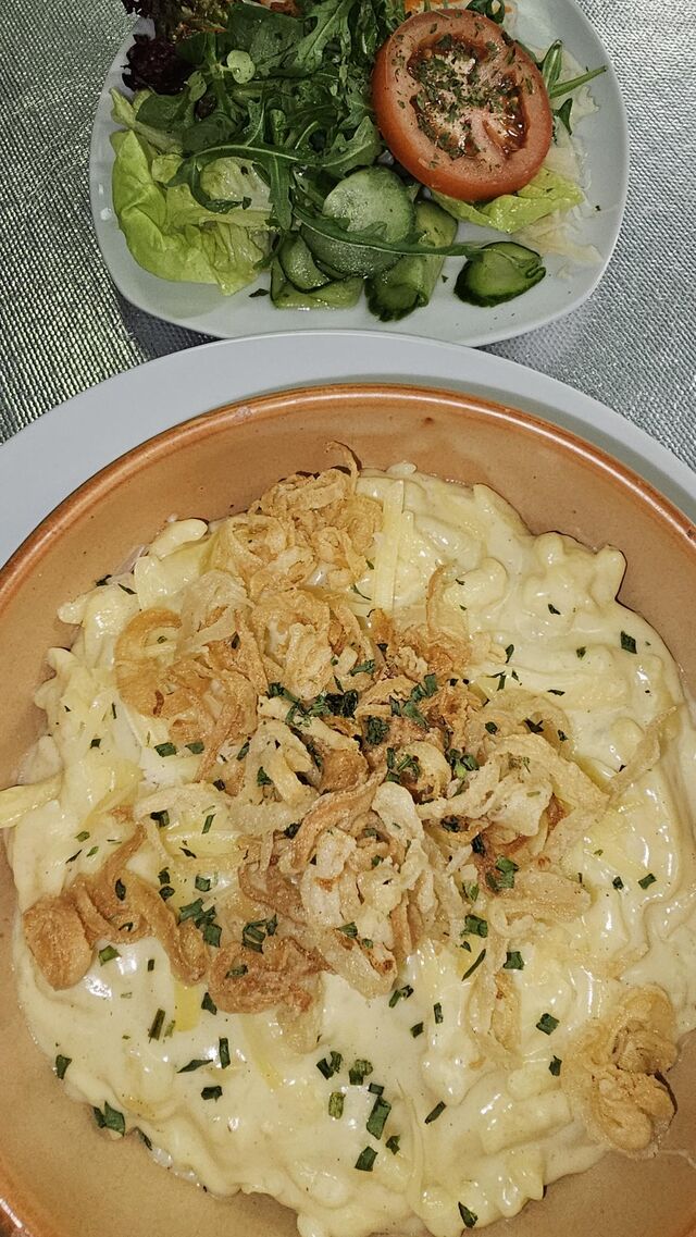 Käsespätzle mit gemischten Salat
