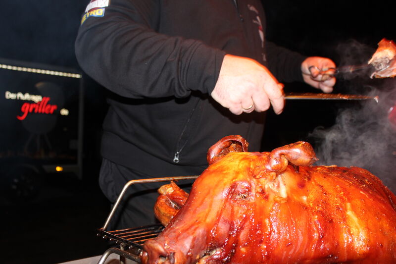 Ein Spanferkel aus der Kiste