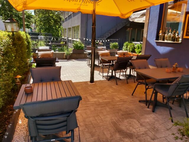 Unsere Terrasse nach den Umbauarbeiten. Die kann sich jetzt endlich sehen lassen :-)