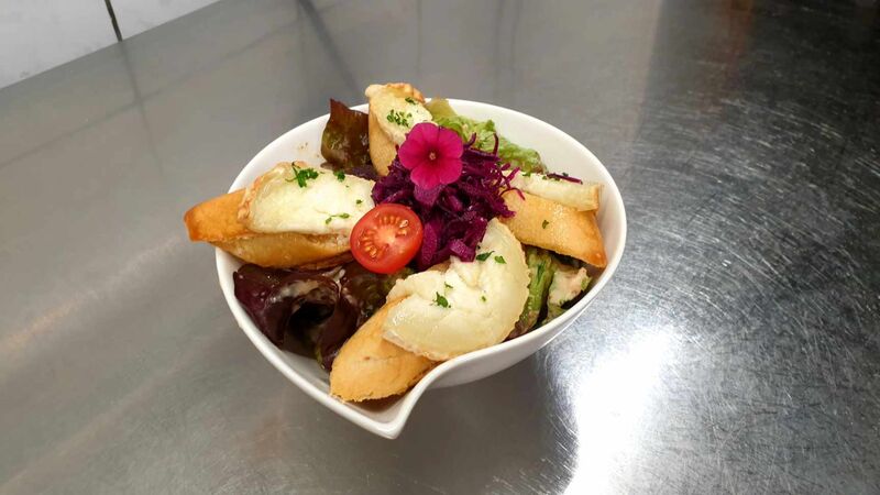 La salade de Chèvre régalera vos papilles...