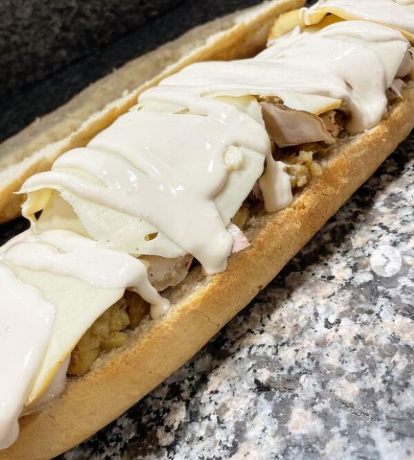 Panuozzo di Gragnano, prima e dopo 💣💣
Farcito con porchetta nostrana, patate al forno, scamorza e fonduta di formaggio