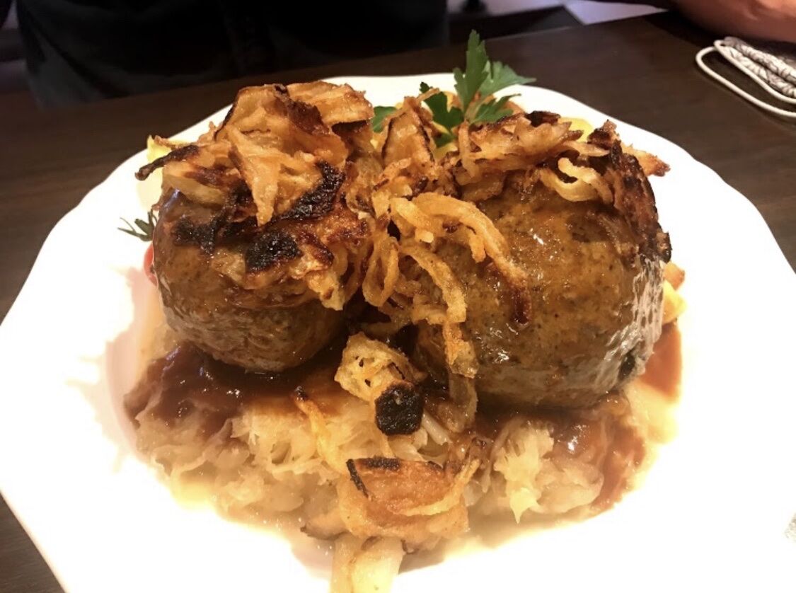 Impression aus der Küche - Leberknödel mit Sauerkraut