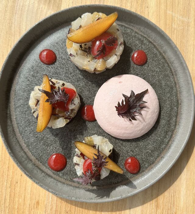 Tartare de daurade prune et shiso pourpre