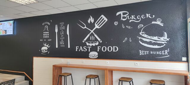 Venez vous installer confortablement dans notre restaurant le midi, le soir et weekend pour déguster nos bons produits