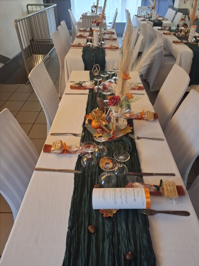 SALLE HAUT CONTENANCE ASSISE 40 PERSONNES DEBOUT 80 