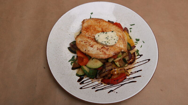 Kuřecí steak s restovanou zeleninou