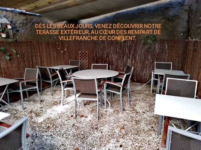 Notre terrasse extérieure, entre les remparts de villefranche. 