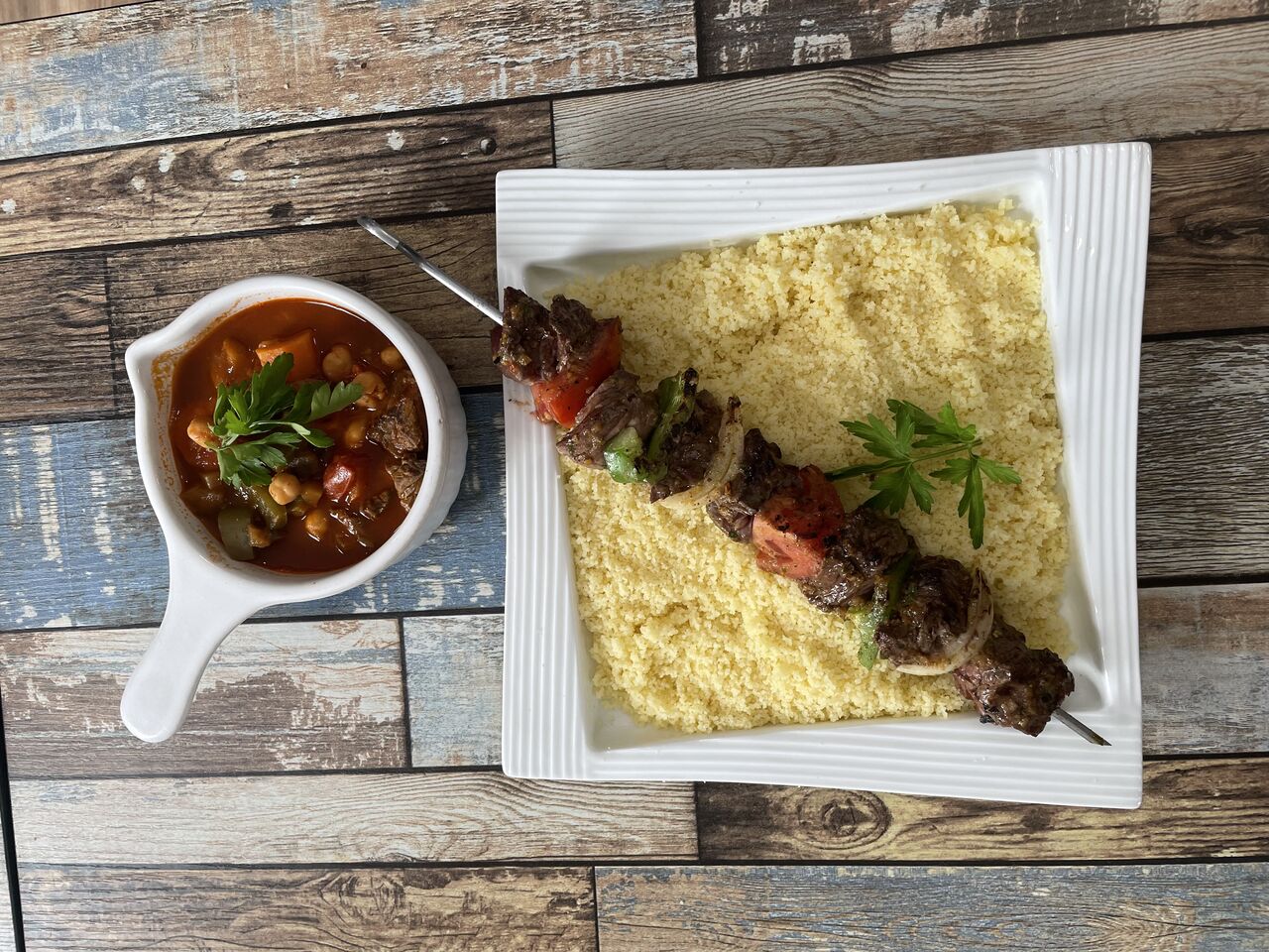 Couscous maison Sadallah avec brochette de bœuf cuite à la braise