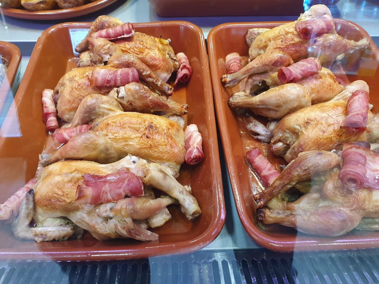 Picantones envueltos en bacon