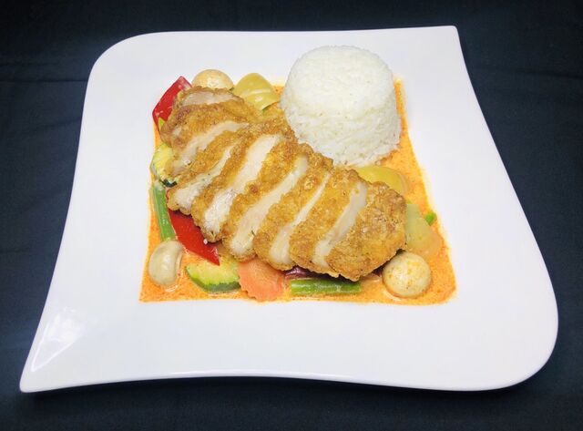 Nr. 48: Knuspriger Hähnchenschenkel mit Kokosmilch, rote Thai Currysoße ?