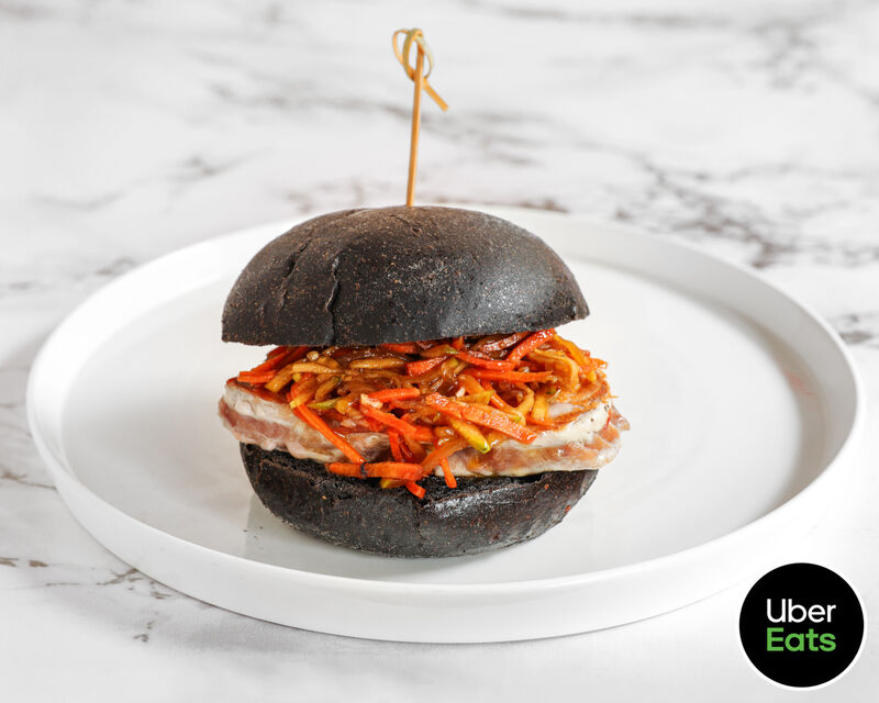 Black burger charbon végétal au thon et cheddar à la guiness