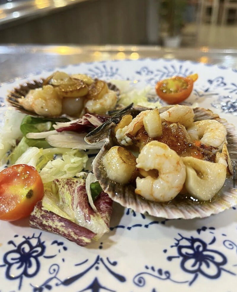 Vieiras con gambas al ajillo