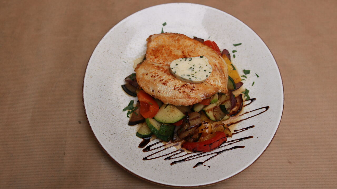 Kuřecí steak s restovanou zeleninou