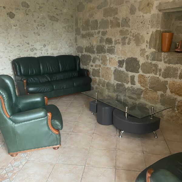 Le Gîte de 100m2 - Le salon Tv vue terrasse et vallée